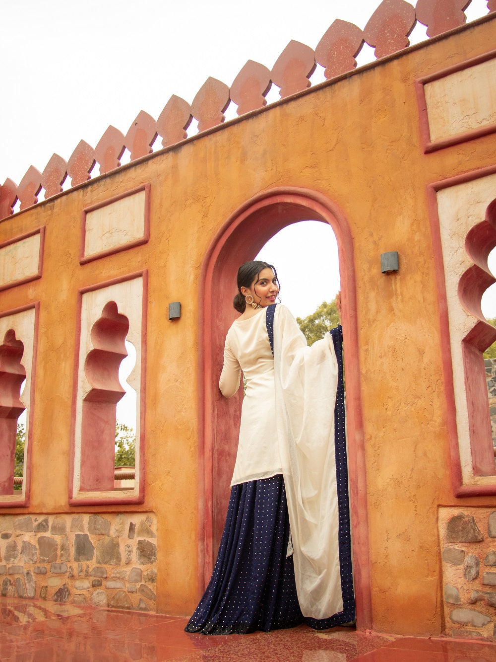 Be elegant and glamorous in this 3-piece formal set, crafted with exquisite chikankari and viscose georgette fabric with a traditional kajol inspired style. Lined with crepe fabric all over, this ivory Indo-Western look by Saadgi. chicken, chikan kurti, chikan suit, chikankari kurta for women, chikankari kurta, chikankari kurta set, chikankari short kurti, chikankari suit set, gharara, chikankari suits, hand crafted, lakhnavi kurti, lucknowi chikankari kurti, lucknowi kurti, lucknowi